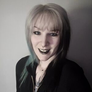 Meet your Posher, Liz